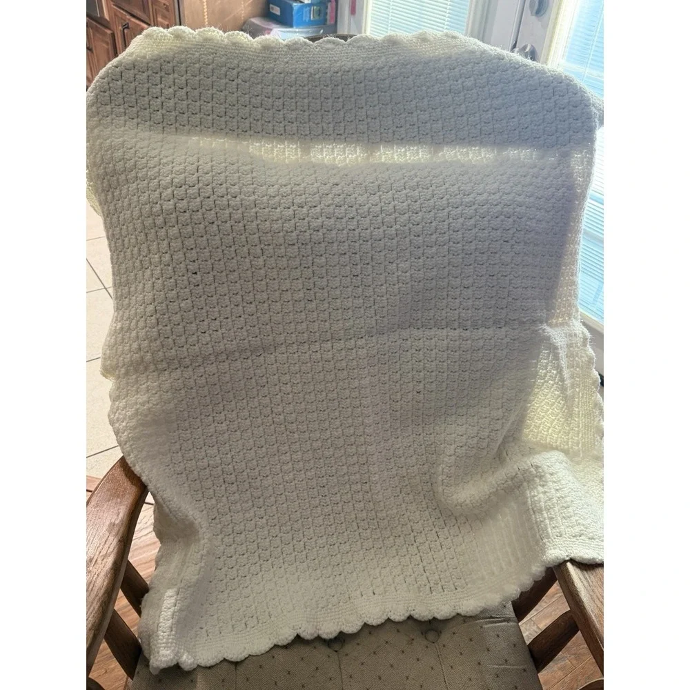 Chunky Handmade Crochet Blanket White Scalloped Baby Afghan 35x35 Lap Blanket
